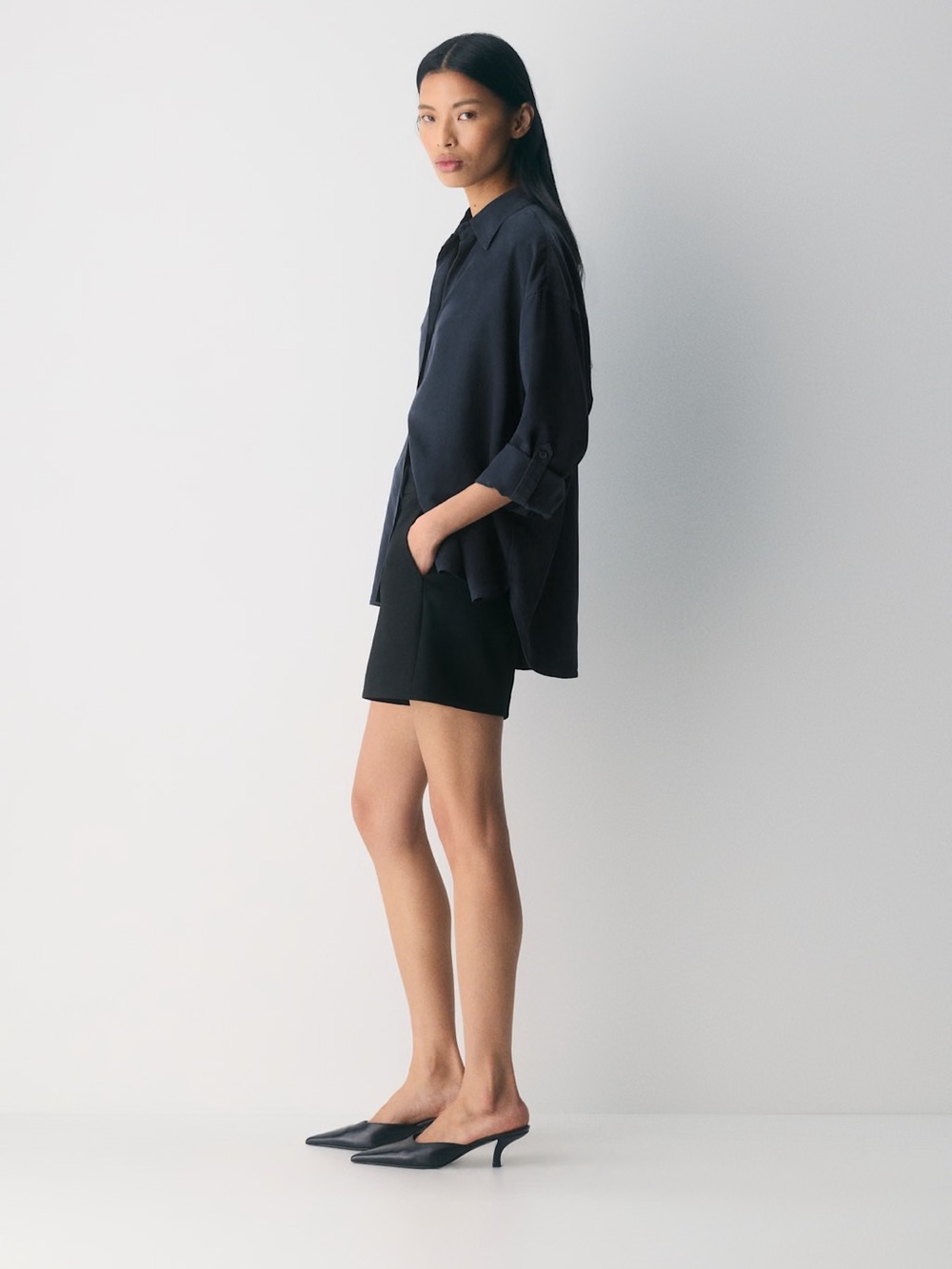 Babaton New Agency Mid-Thigh Short - Picture 3 of 11